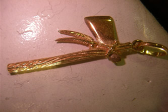 colgante tomahaw