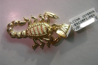 colgante escorpion