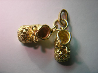 colgante patucos oro plata